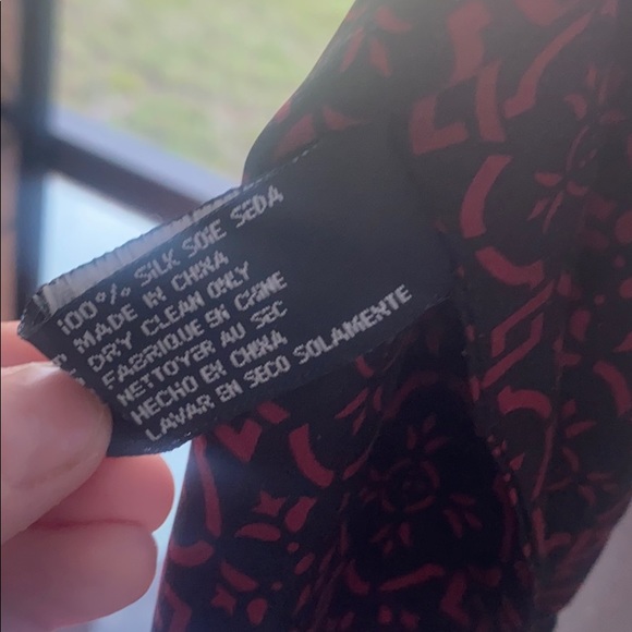 EUC Basha red and black silk fringed scarf - Picture 4 of 4